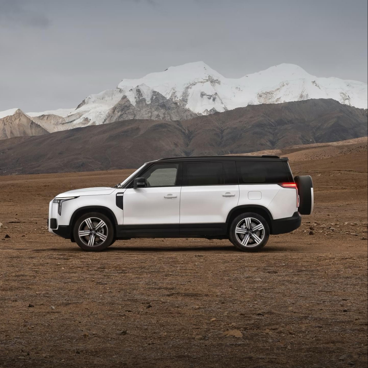 ROX 01 Luxury All-Terrain Hybrid SUV